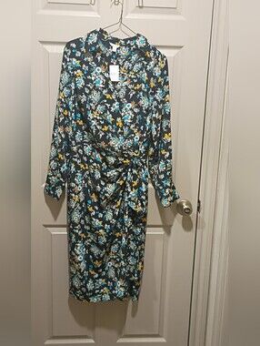NWT Cato floral wrap dress with long sleeves and a midi length size Large
